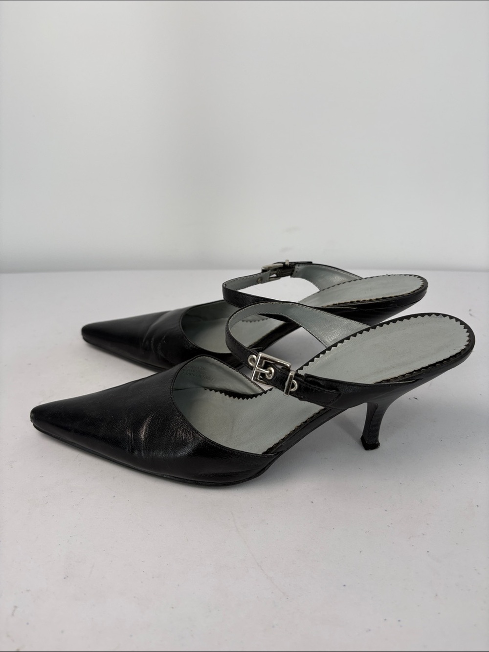 🥡 BCBG Paris leather Black Pointed-Toe Slingback Kitten Heels mules